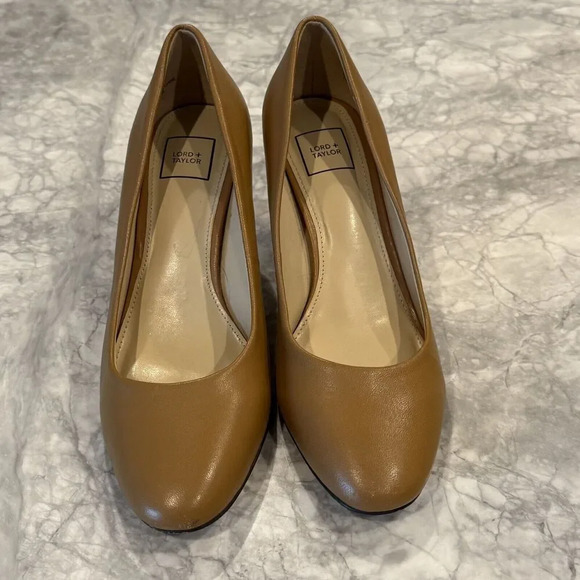 Lord + Taylor Womens Heels Beige Leather Rounded Toe Shoes Sz 6.5 - Picture 3 of 6